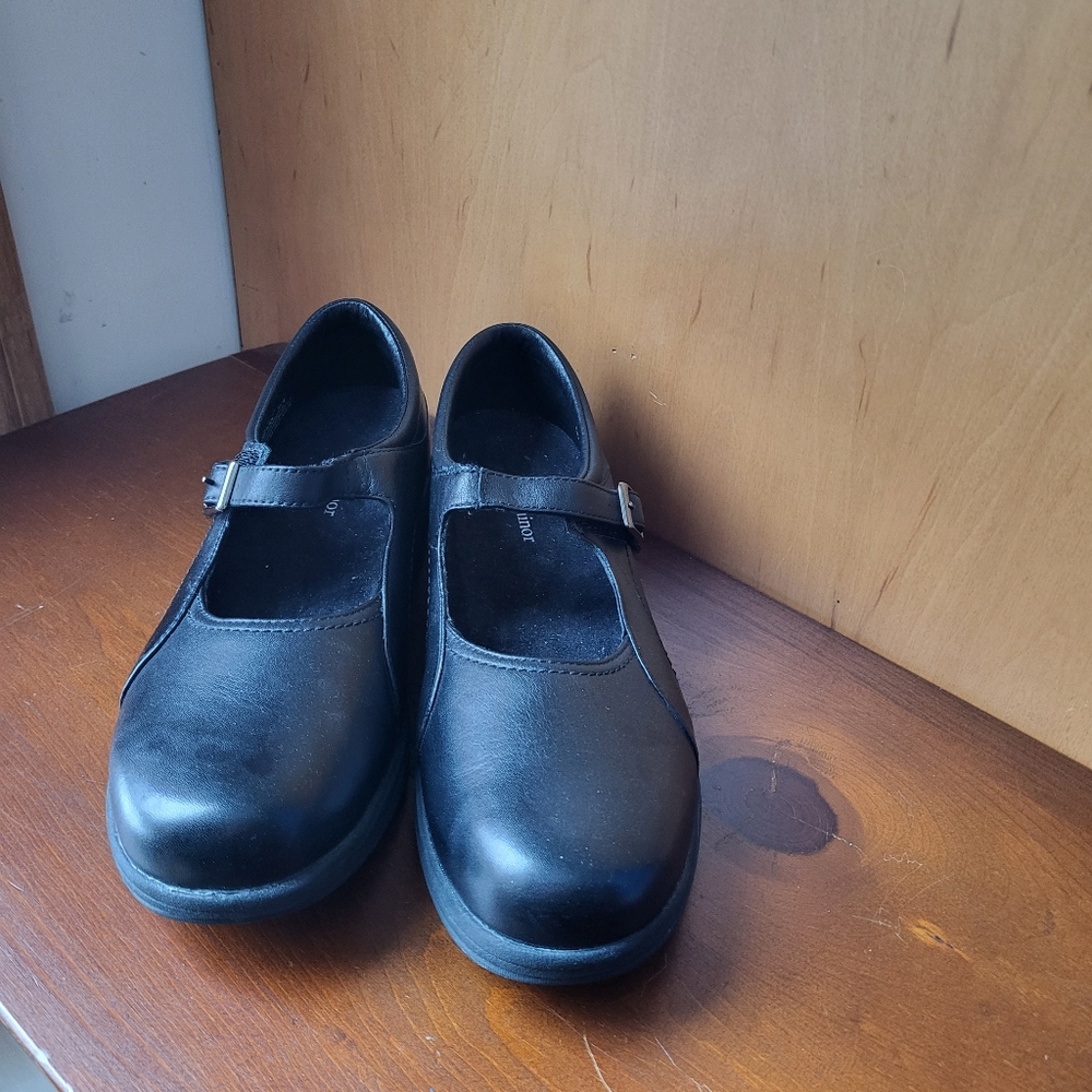 NEW Leather Mary Jane's by PW Minor 10M
